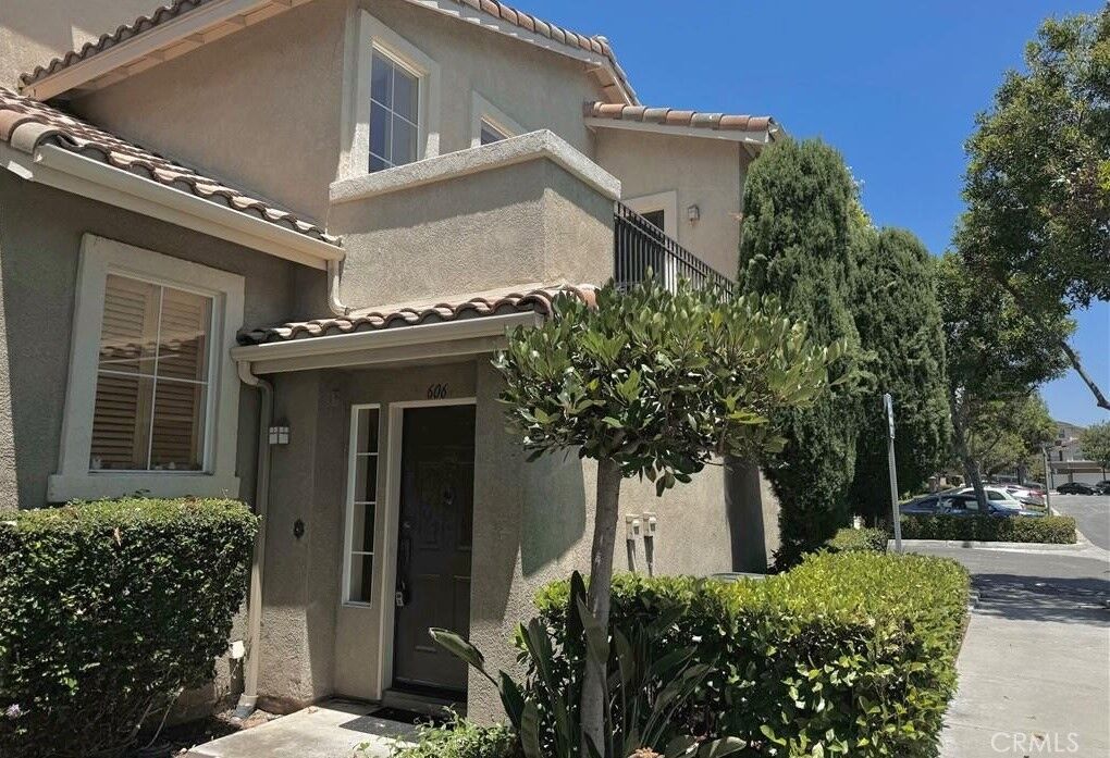 Property Photo:  606 Larkridge  CA 92618 
