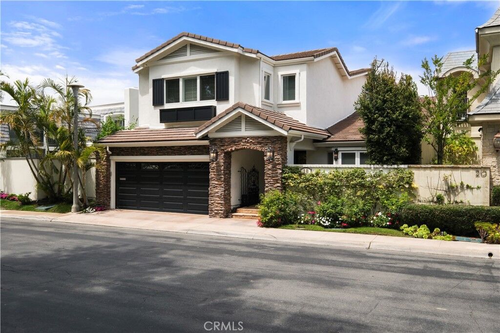 Property Photo:  18 Rue Grand Vallee  CA 92660 