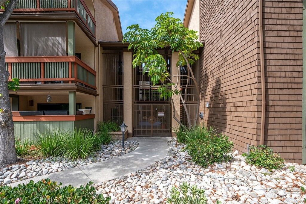Property Photo: 2514 E Willow Street 105 CA 90755