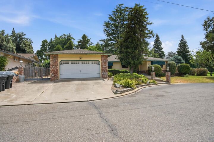 Property Photo:  2411 Pinehurst Drive  CA 95361 