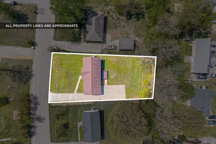 Property Photo:  931 Poppy Dr  TN 37042 