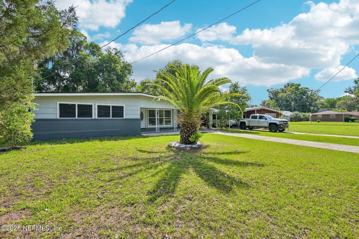 Property Photo:  802 N Cypress Street  FL 32043 