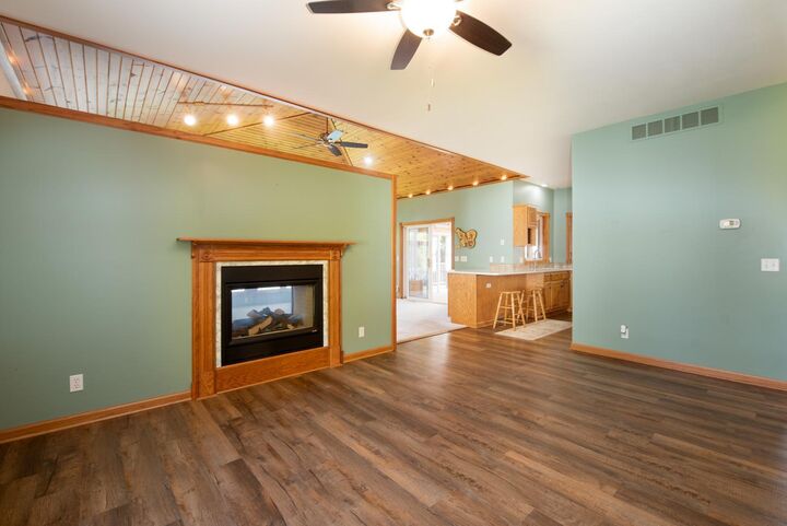Property Photo: 1524 Squirrels Nest Road MN 56050