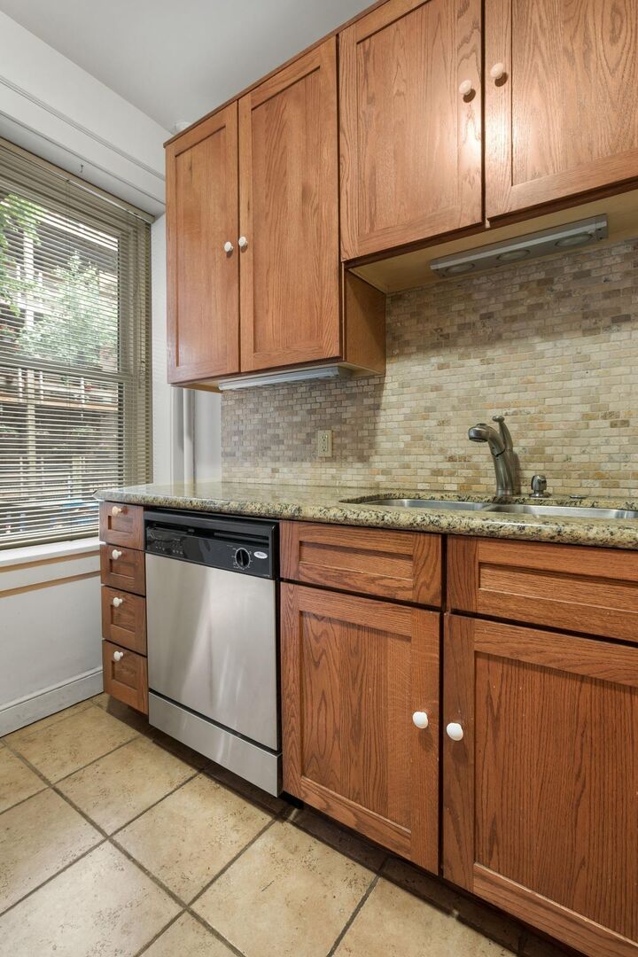 Property Photo:  1401 Willow Street 2  MN 55403 