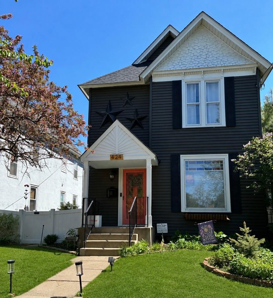 Property Photo:  424 8th Avenue NE  MN 55413 