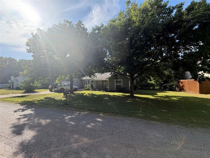 Property Photo: 203 E Dallas Street TX 75141