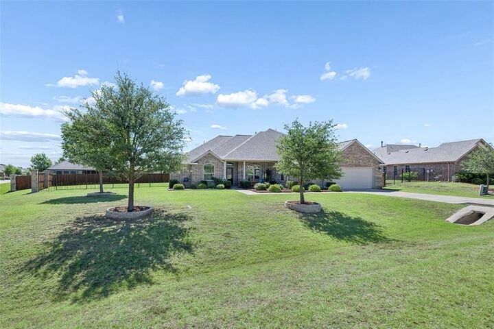 Property Photo:  2101 Nuehoff Drive  TX 75409 