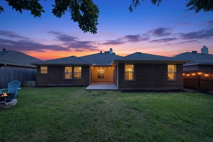 Property Photo: 717 Ridgehill Drive TX 76028