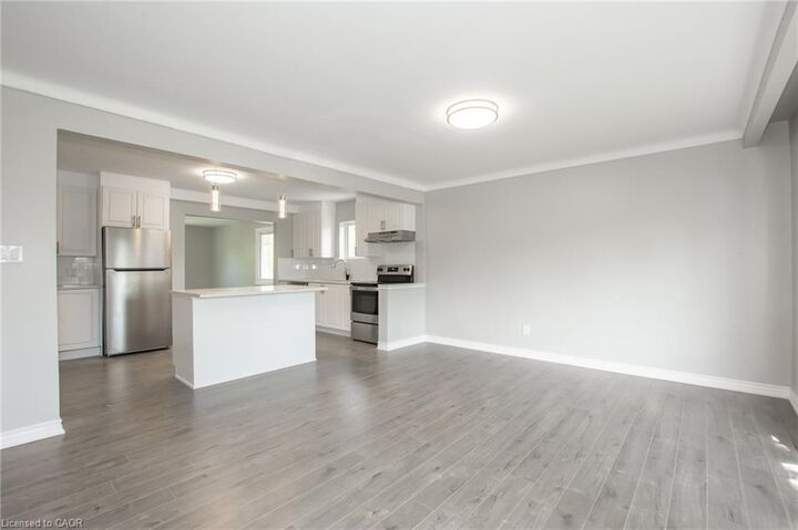 Property Photo:  2 Wolfdale Place Main  ON L2N 4M5 