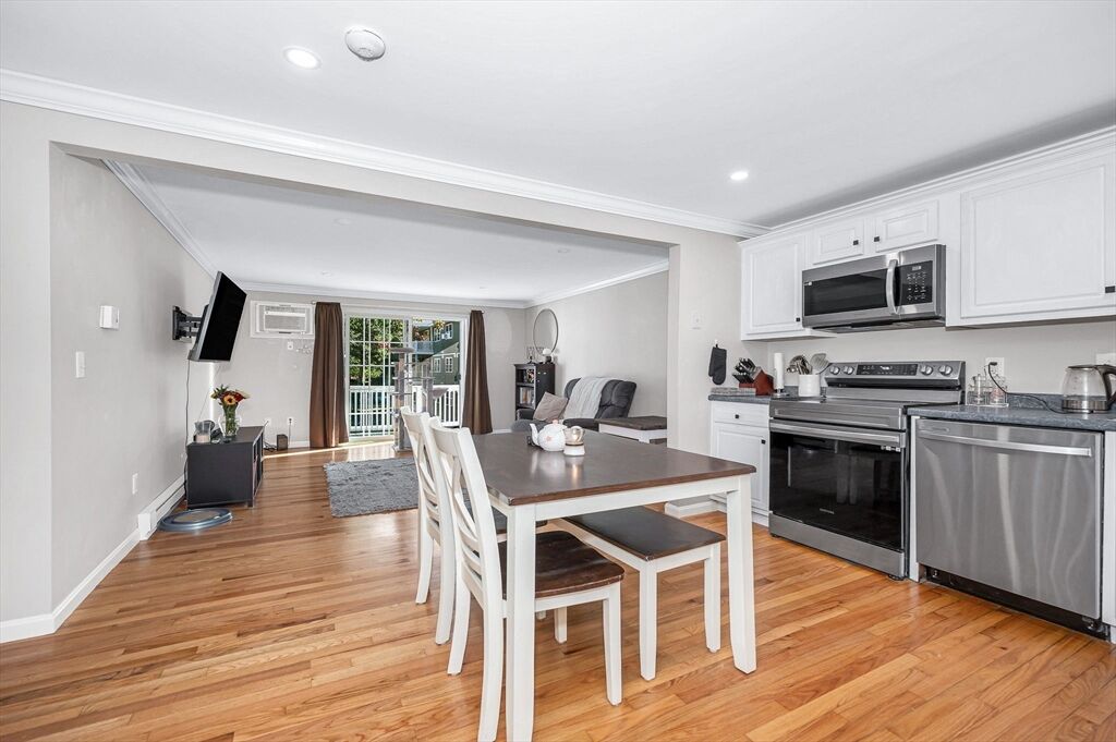 Property Photo:  10 Abbey Rd 205  MA 01453 