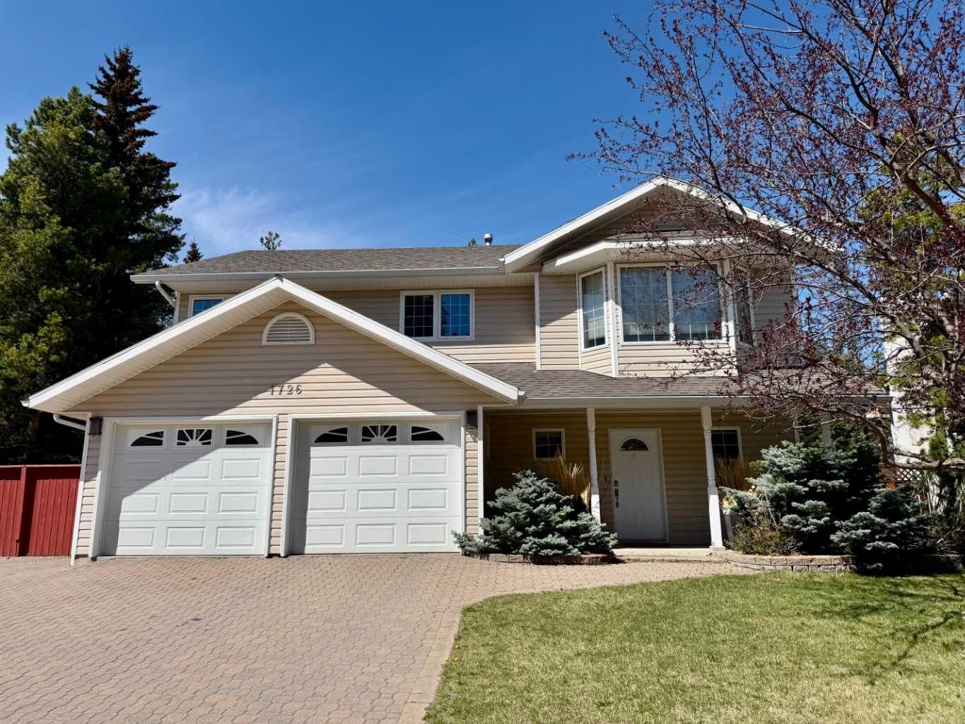 Property Photo: 1726 113 Street AB T0K 0E0