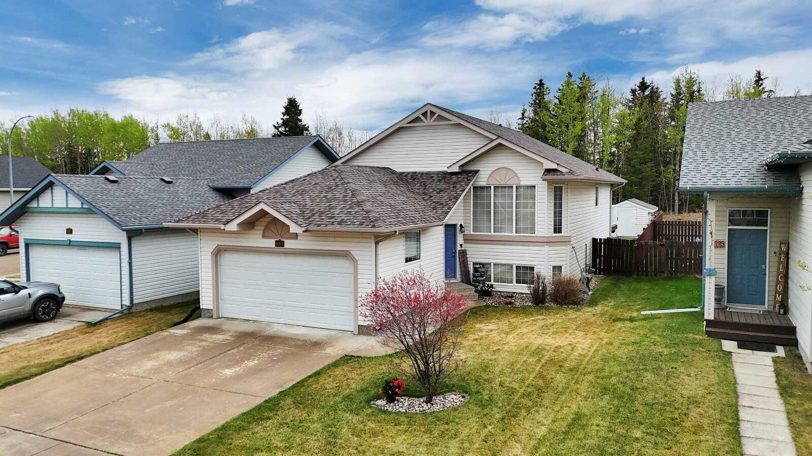 Property Photo:  6003 43 Avenue Close  AB T4T 1W3 