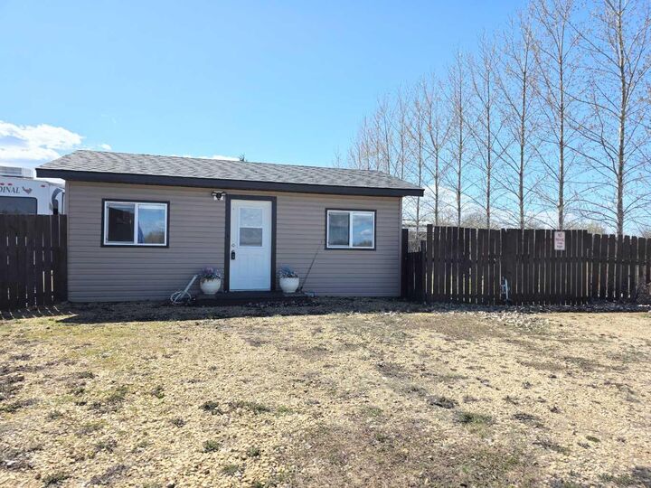 Property Photo:  31 10405 Twp Rd 740  AB T0G 1E0 