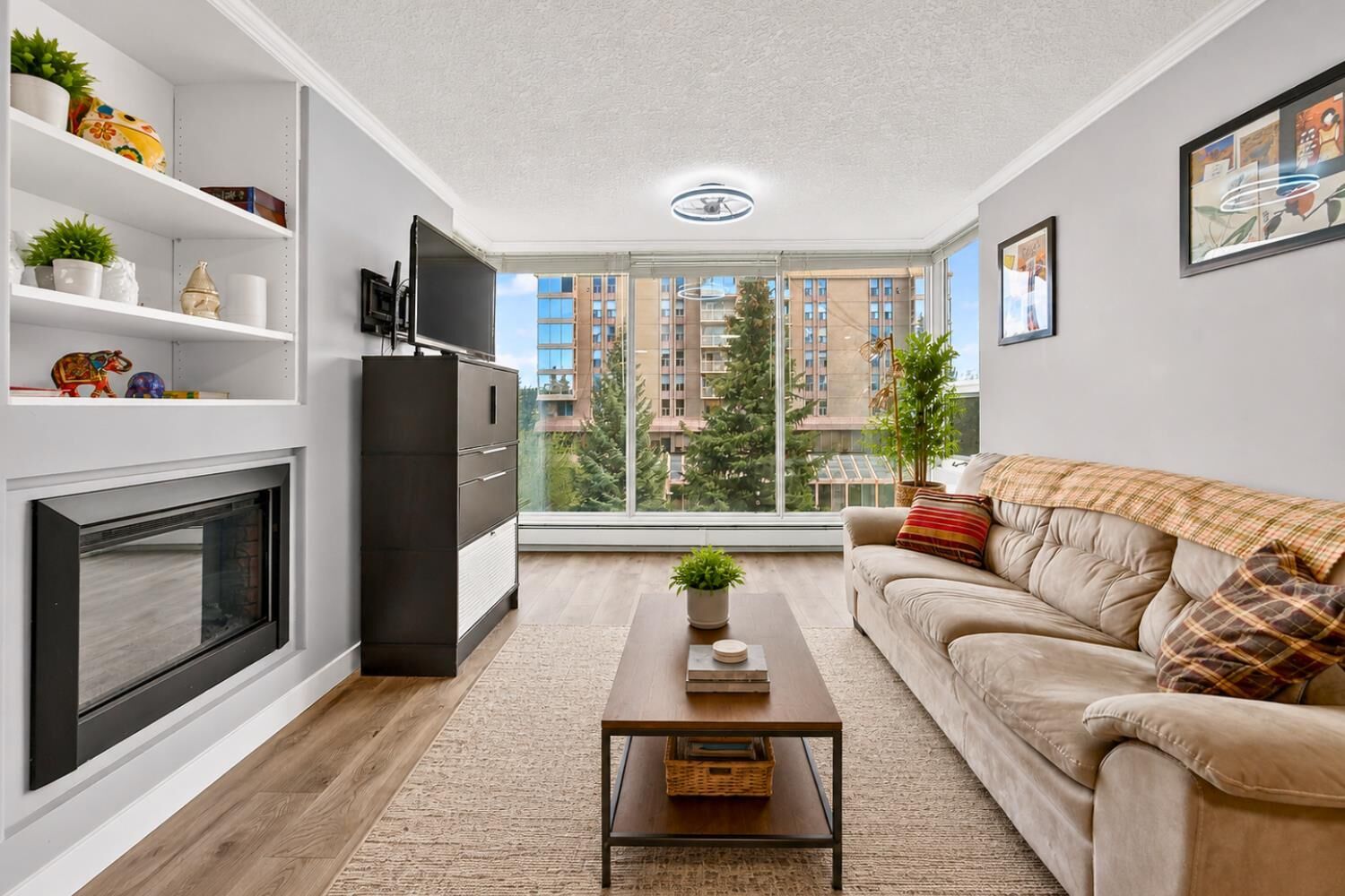Property Photo:  4555 Varsity Lane NW 408  AB T3A 2V6 