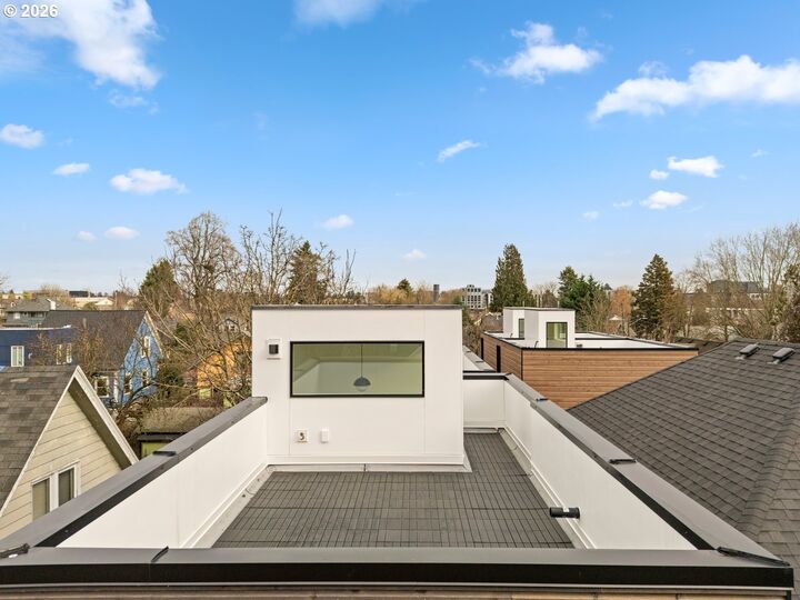 Property Photo:  3530 N Borthwick Ave  OR 97227 