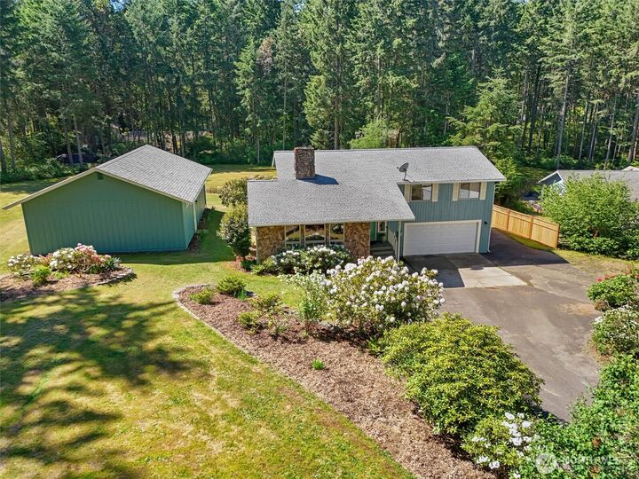Property Photo: 870 Kamus Place WA 98333