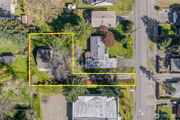 Property Photo:  13323  20th Avenue NE  WA 98125 