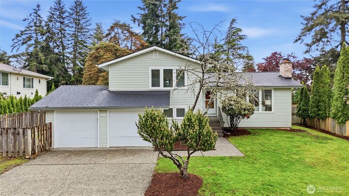 Property Photo:  2208  Vashon Ave  NE  WA 98059 