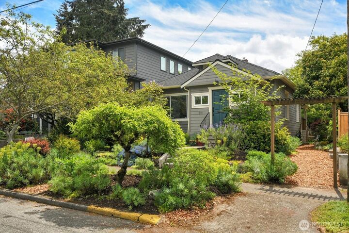 Property Photo:  511 N 82nd Street  WA 98103 