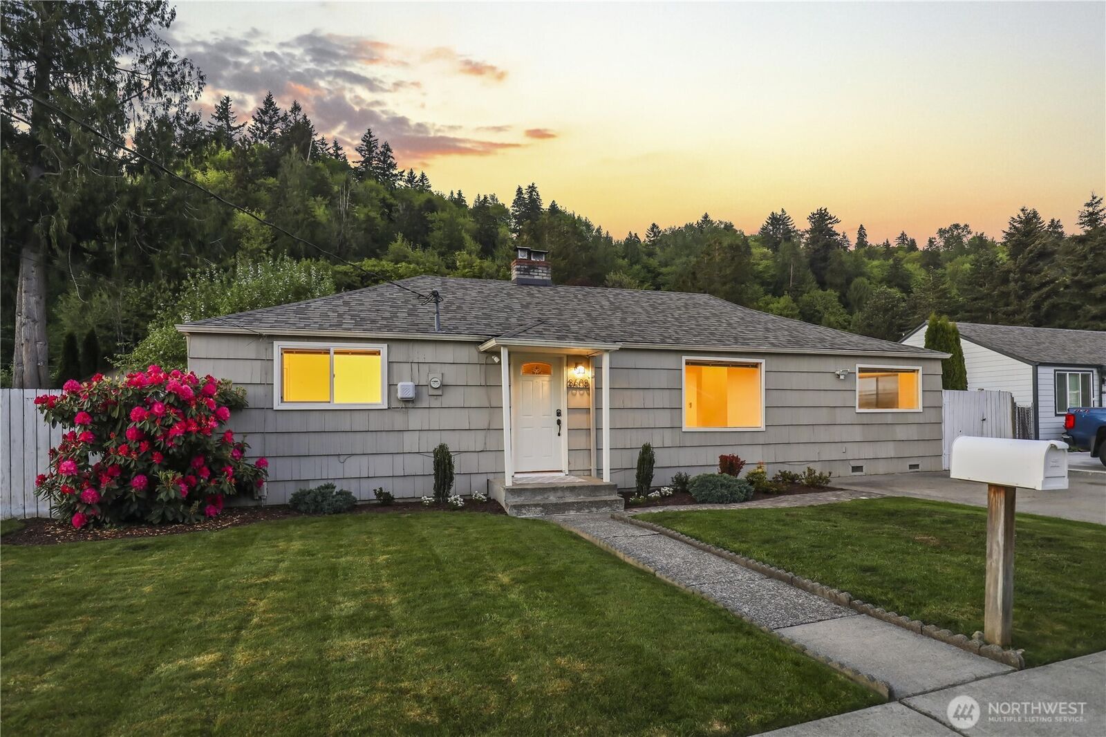 Property Photo: 3608 SE 5th Place WA 98058