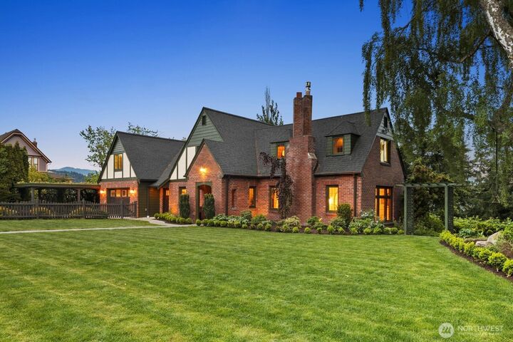 Property Photo: 1720 Knox Avenue WA 98225