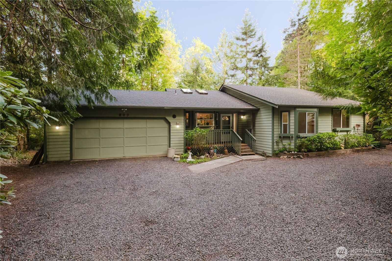 Property Photo:  566 E Pointes Drive W  WA 98584 