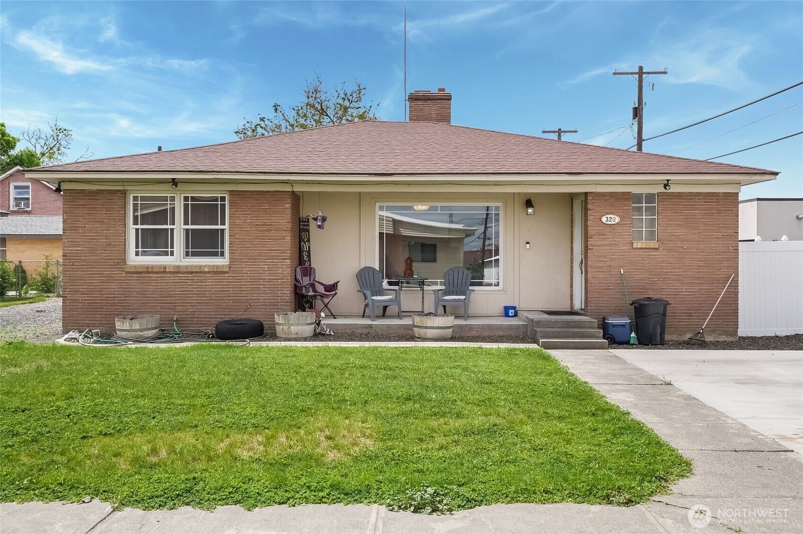 Property Photo:  320 S Gumwood Street  WA 98837 