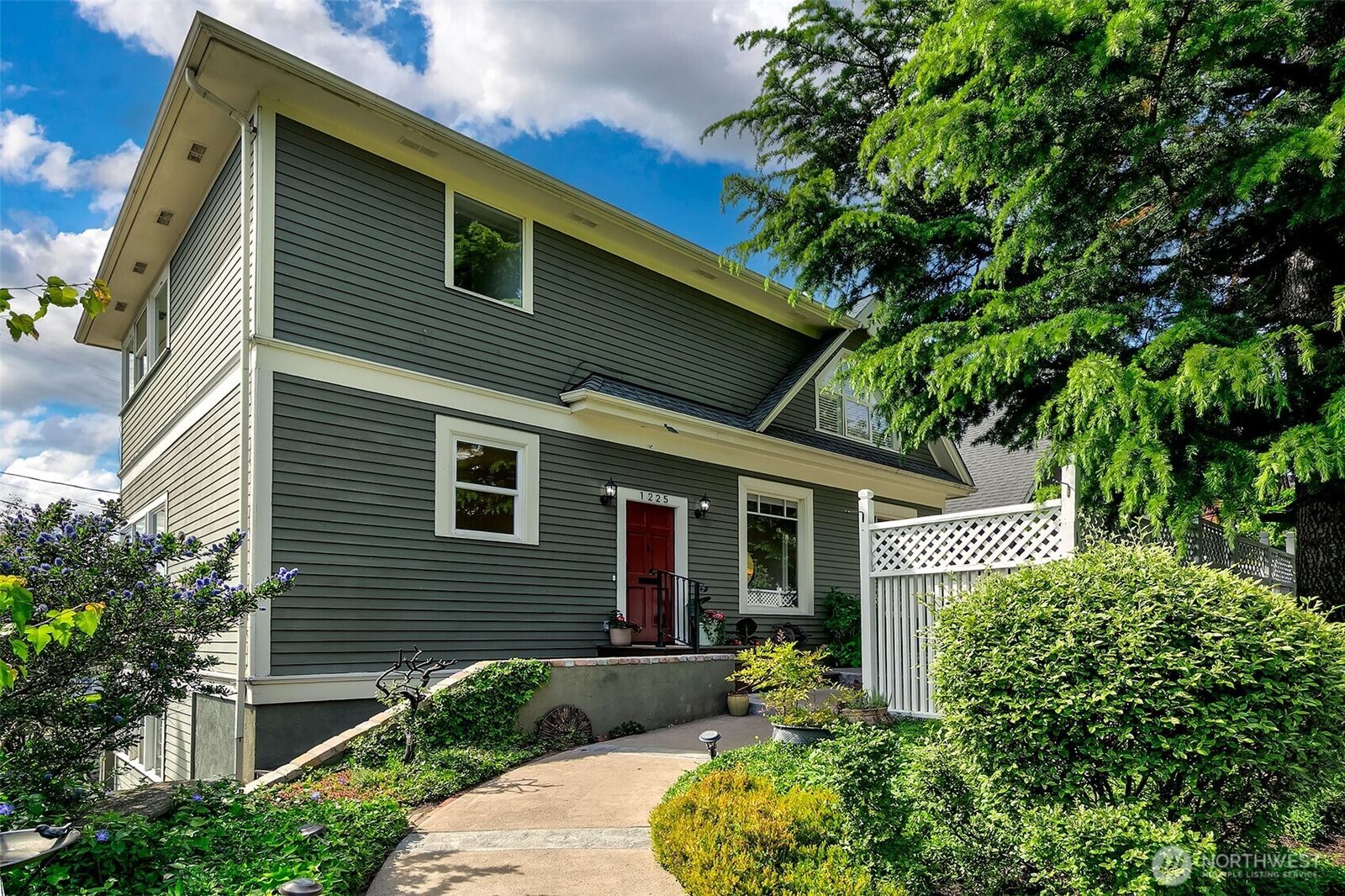 Property Photo:  1225  9th Avenue W  WA 98119 