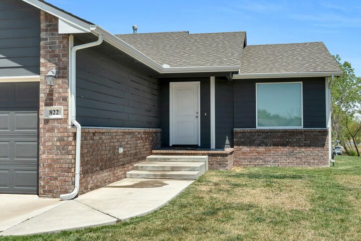 Property Photo:  822 S Cattail Cir  KS 67060 
