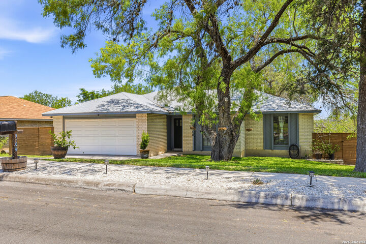 Property Photo:  5106 Tree Top St  TX 78250 