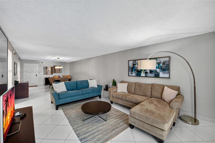 Property Photo:  2401 Collins Ave 1107  FL 33140 