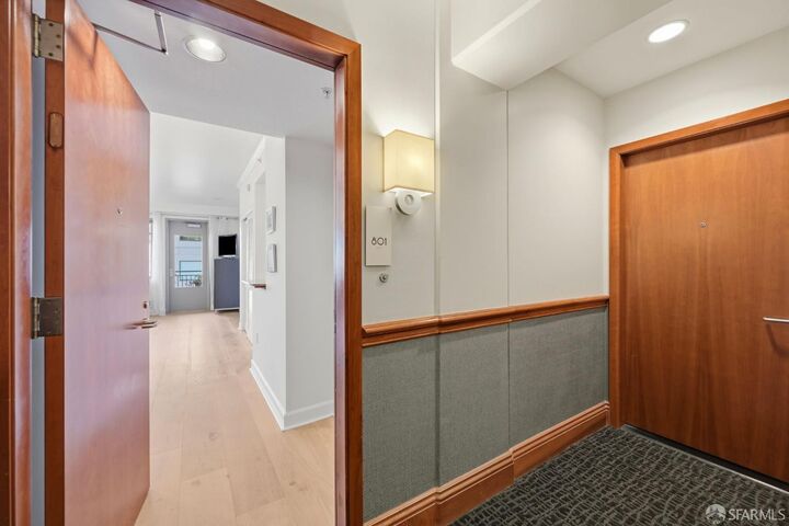 Property Photo:  246 2nd Street 801  CA 94105 