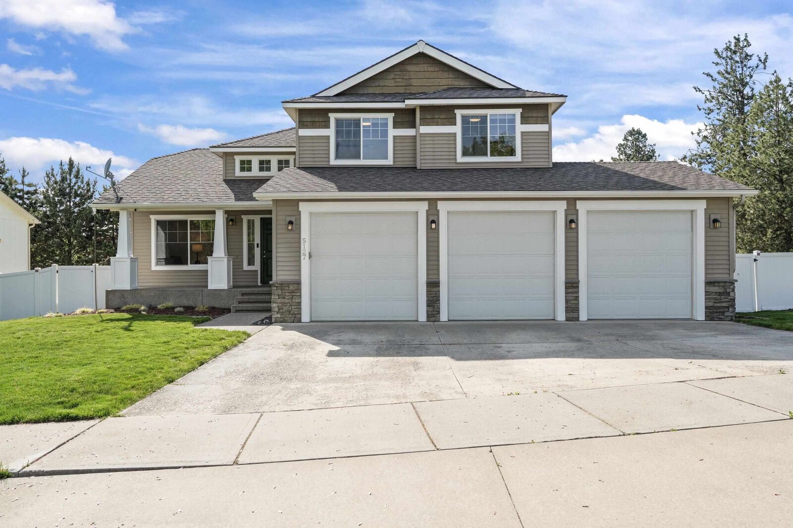 Property Photo:  5127 N Yale Ct  WA 99206 