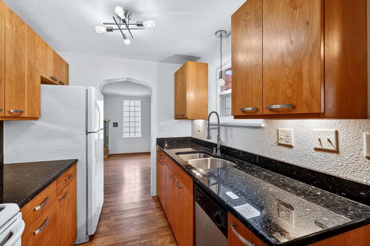 Property Photo:  2921 N Locust Rd  WA 99206 