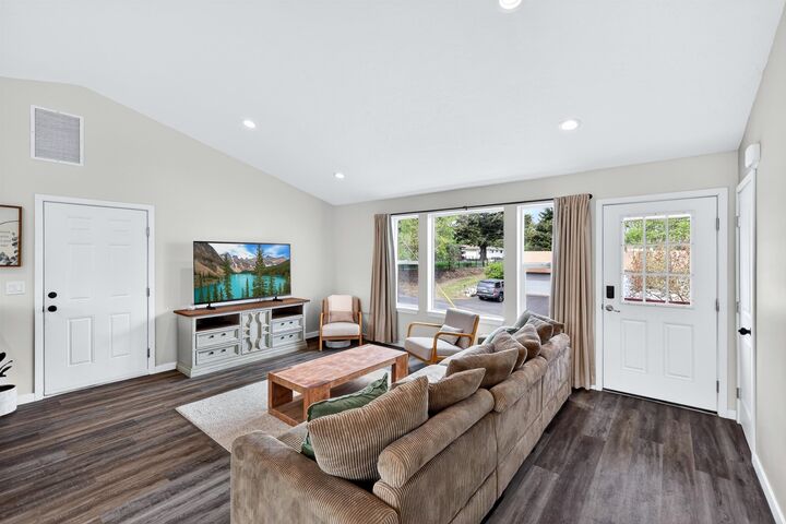 Property Photo:  817 Park St  WA 99122 