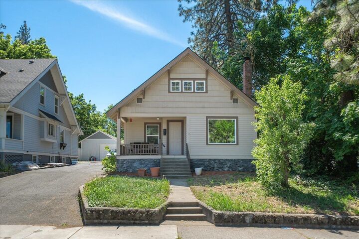 Property Photo:  318 E 29th Ave. Ave  WA 99203 