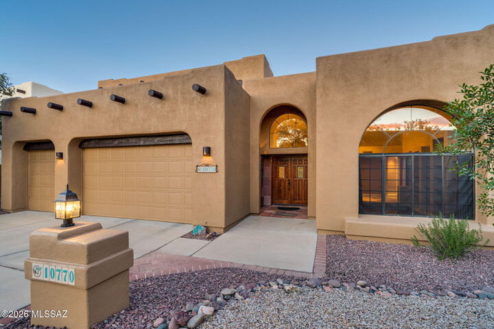 Property Photo: 10770 N La Quinta Drive AZ 85737