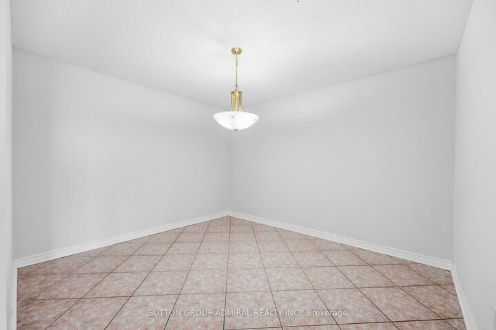 Property Photo:  343 Clark Avenue W 506  ON L4J 7K5 
