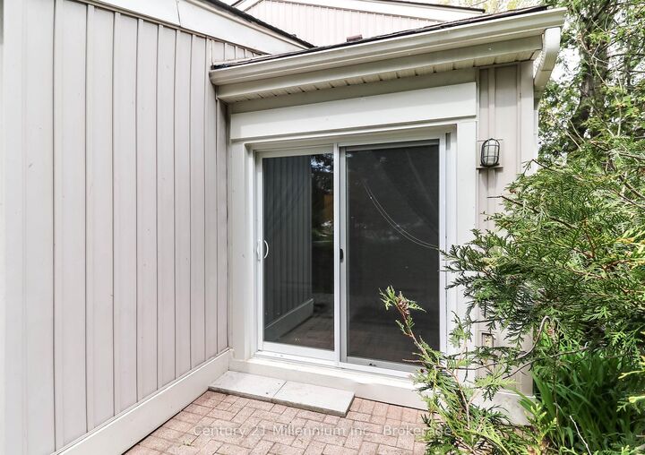 Property Photo:  22 Dawson Drive 538  ON L9Y 5B4 