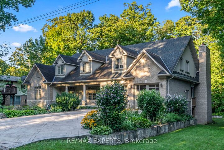 431 Manley Crescent — photo 1