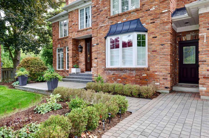 Property Photo: 1379 Meadow Green Court ON L5H 4J3