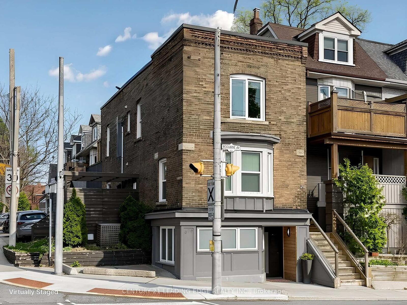Property Photo: 679 Woodbine Avenue E 2nd Flr ON M4E 2J3