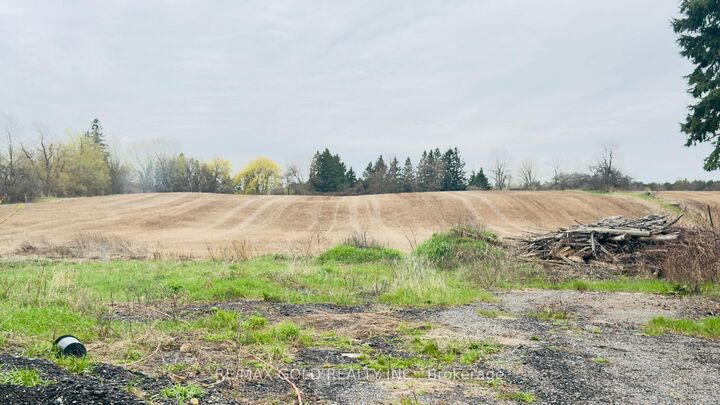 Property Photo: 4476 Beech Grove Side Road ON L7K 0M4