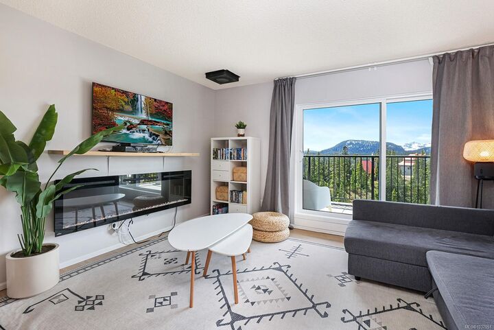 Property Photo: 695 Castle Crag Cres #303 BC V9J 1L0
