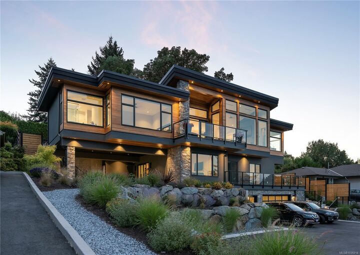 Property Photo: 928 Claremont Ave BC V8Y 1K3
