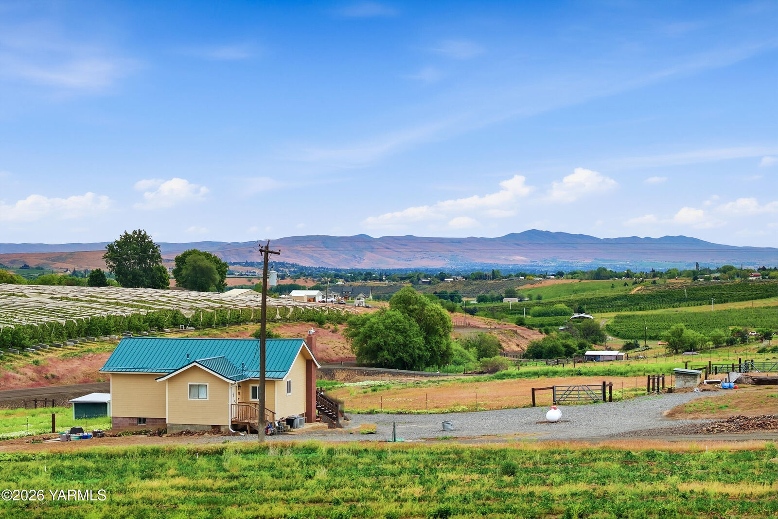 Property Photo:  430 Schlect Rd  WA 98908 