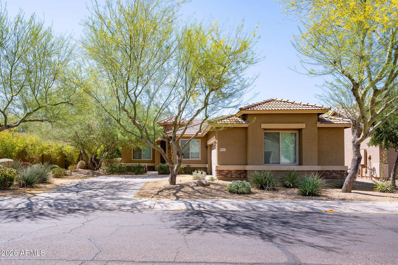 Property Photo:  1527 E Gary Way  AZ 85042 