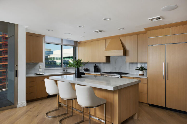 Property Photo:  2402 E Esplanade Lane Unit 902  AZ 85016 
