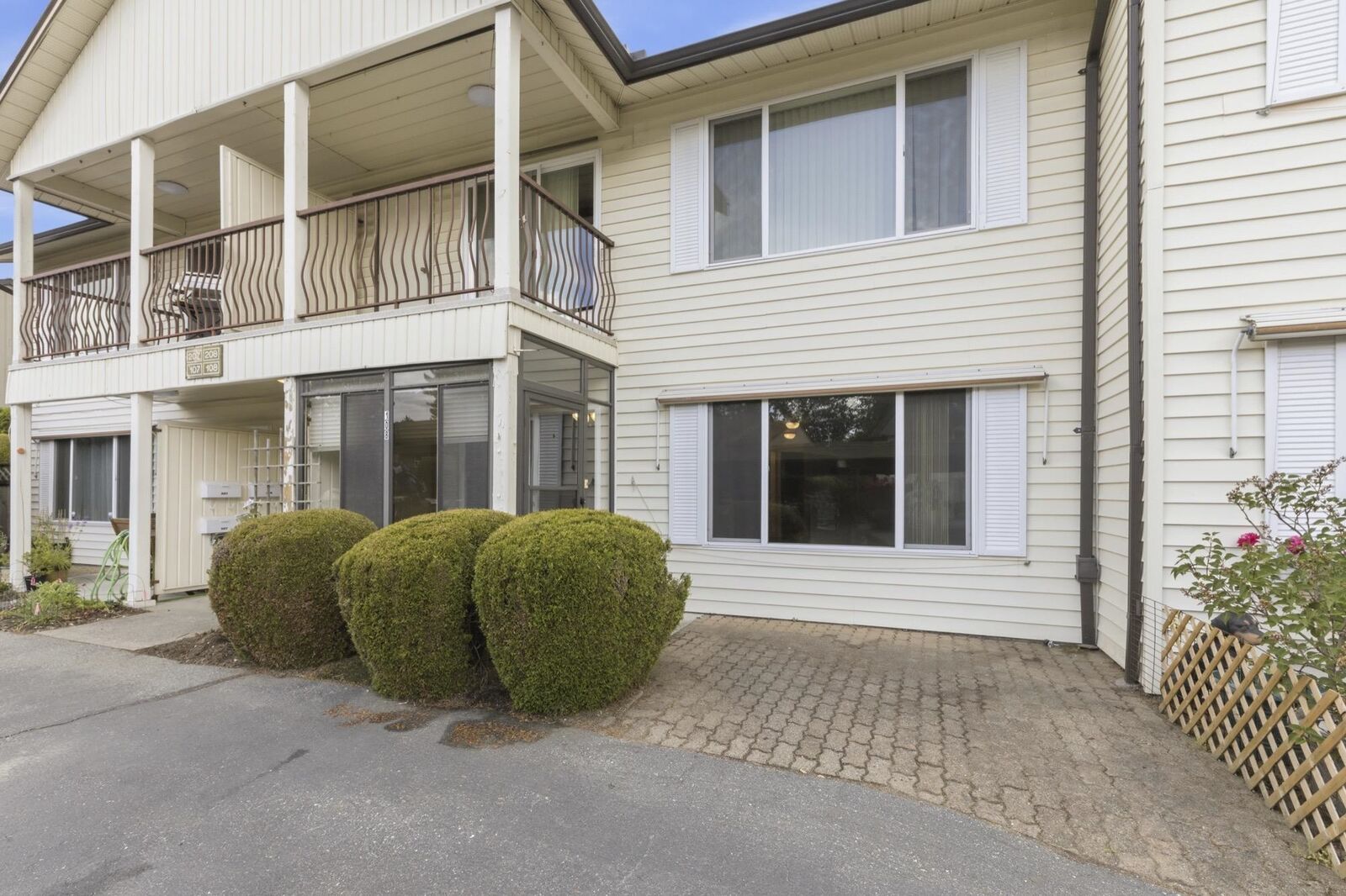 Property Photo:  2853 W Bourquin Crescent 108  BC V2S 6H6 