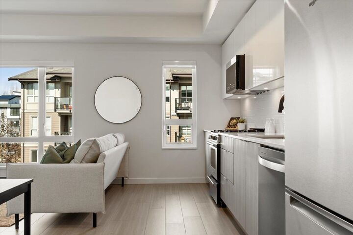 Property Photo: 2277 Hawthorne Avenue 204 BC V3C 1W7